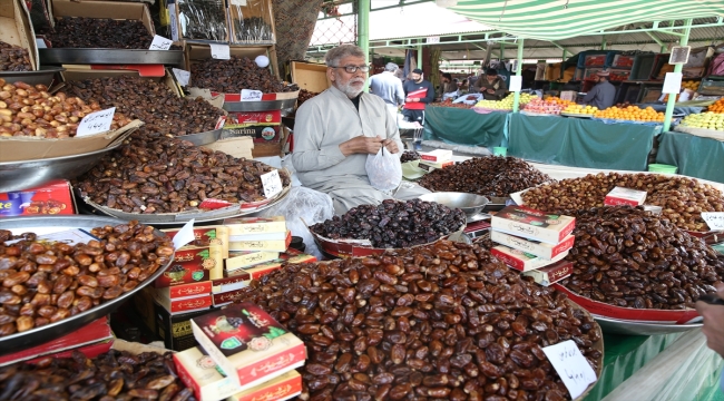 Pakistan'da Müslümanlar yaklaşan ramazan için son hazırlıkları yapıyor