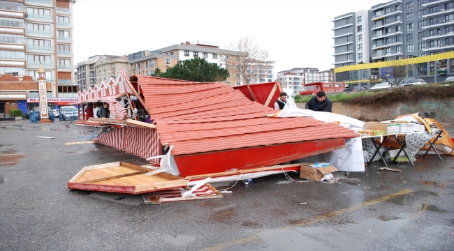 Pendik'te fırtınanın devirdiği kaydıraktaki 3 çocuk yaralandı