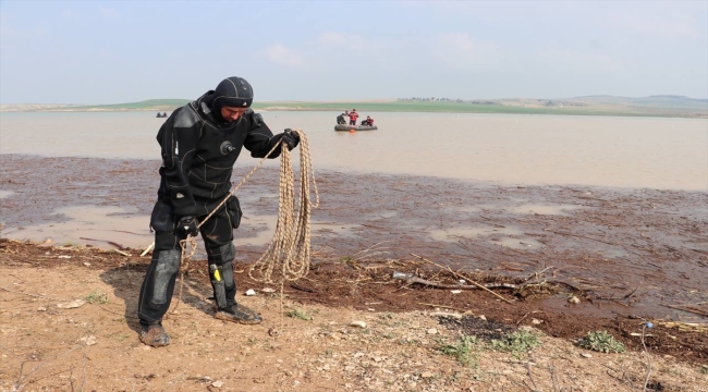 Şanlıurfa'da sele kapılan tır ve sürücüsünü arama çalışması 4. gündür sürüyor