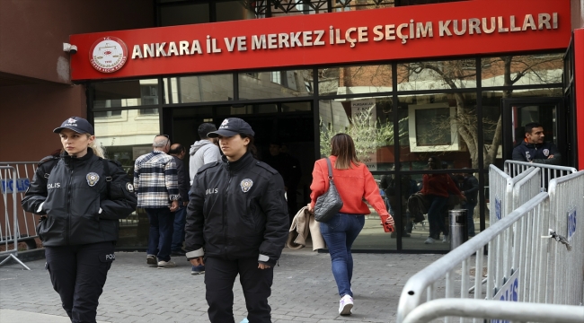 Seçmenler tarafından belirlenecek cumhurbaşkanı adayları için imza verme işlemi yarın sona erecek