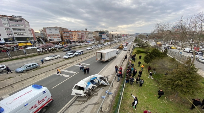 Silivri'de kontrolden çıkan servis minibüsü 5 araca çarptı 