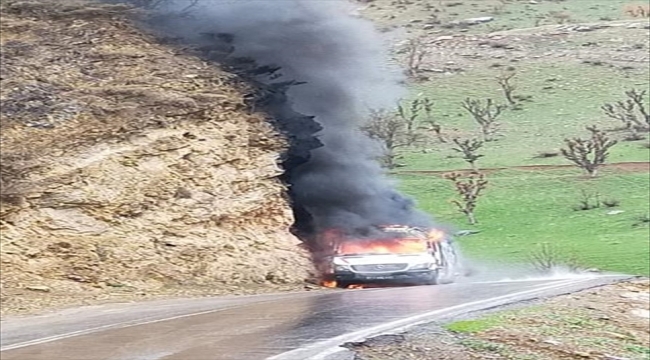 Şırnak'ta beton mikseriyle çarpışarak alev alan ambulans kullanılamaz hale geldi