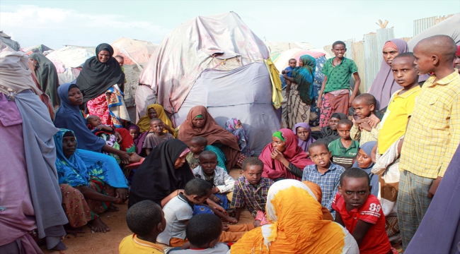 Somali'de kuraklık ve çatışmalar nedeniyle yüzlerce kişi kamplara sığındı