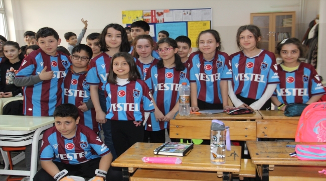 Trabzonspor öğrencilere 11 bin 461 forma hediye ediyor