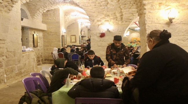 Ürdün'ün Salt kentinde, kilisede iftar yemeği verildi, ezan okundu