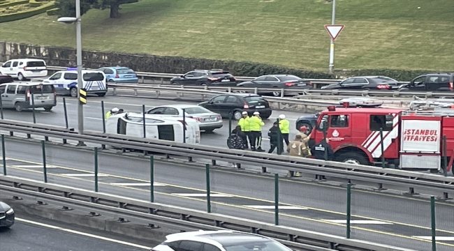 Üsküdar'da meydana gelen kazada yan yatan otomobilin sürücüsü yaralandı