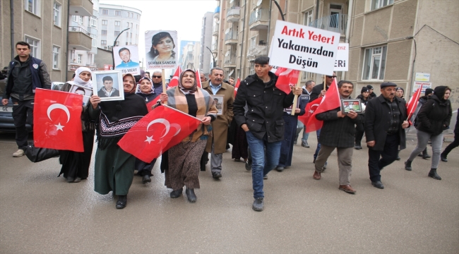 Vanlı aileler HDP İl Başkanlığı önündeki eylemlerini sürdürdü