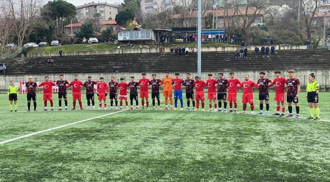 Zonguldak'ta amatör lig hakem ve futbolcuları depremde hayatını kaybedenleri andı