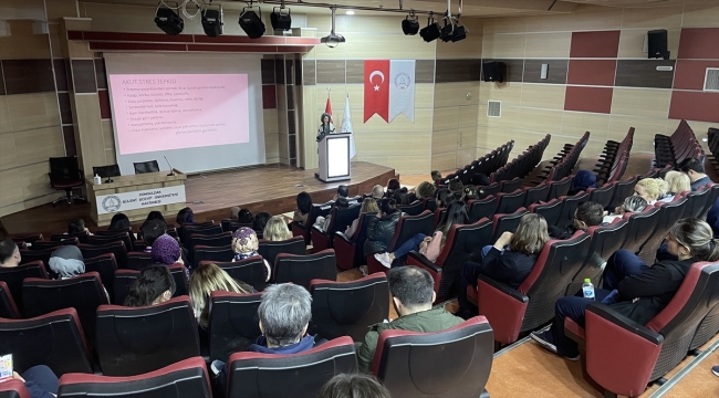 Zonguldak'ta sağlık çalışanlarına "depremzedelerle doğru iletişim eğitimi" veriliyor