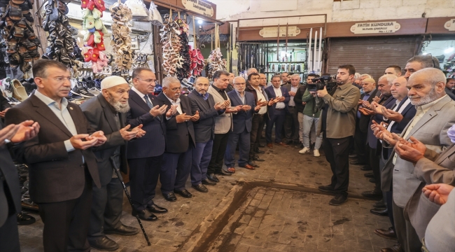 Adalet Bakanı Bozdağ, Şanlıurfa'da "esnaf duası"na katıldı