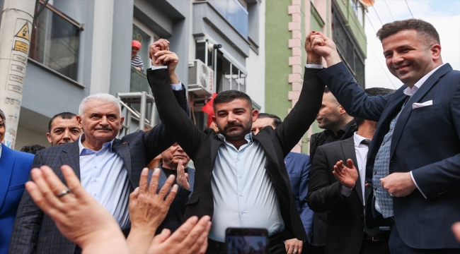 AK Parti Genel Başkanvekili Binali Yıldırım, İzmir'de seçim ofisi açılışına katıldı