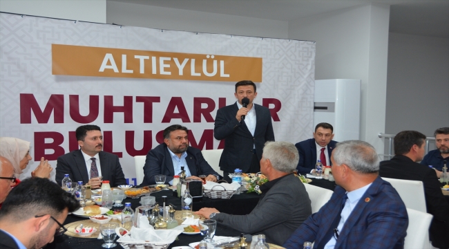 AK Parti'li Hamza Dağ, Balıkesir'de muhtarlarla iftarda bir araya geldi