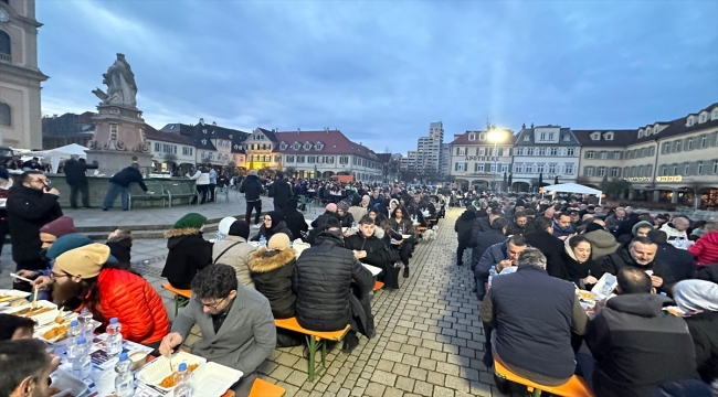 Almanya'nın Ludwigsburg kentinde Müslümanlar ve Almanlar iftarda buluştu