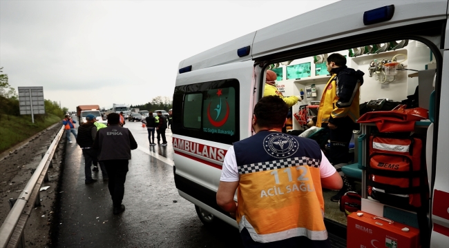 Anadolu Otoyolu'nda zincirleme trafik kazasında 6 kişi yaralandı