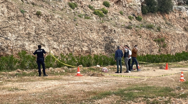 Antalya'da içinde "ceset" olduğu düşünülen battaniyeden "cansız manken" çıktı