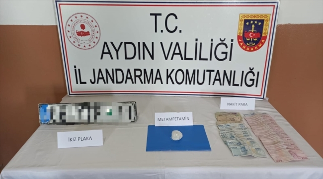 Aydında uyuşturucu ve ikiz plaka ele geçirilen otomobildeki 3 şüpheli tutuklandı