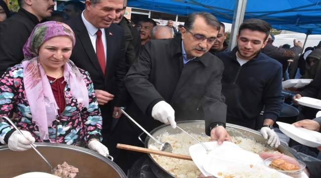 Bakan Dönmez, Eskişehir'in Sarıcakaya ilçesinde vatandaşlara hitap etti