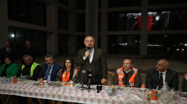 Bakan Karaismailoğlu, Trabzon'daki otogar şantiyesinde iftar programına katıldı