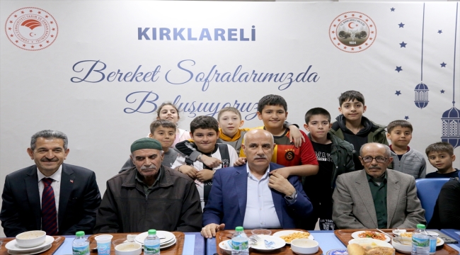 Bakan Kirişci, Kırklareli'nde misafir edilen depremzedelerle iftar yaptı