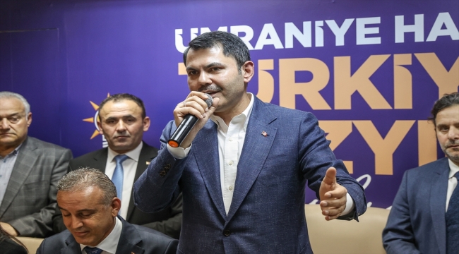 Bakan Kurum, AK Parti Ümraniye İlçe Başkanlığında vatandaşlarla bayramlaştı: