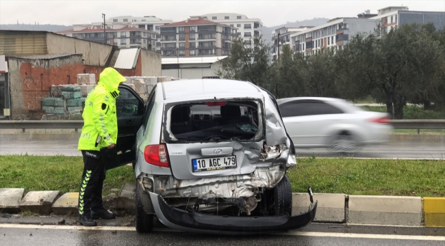 Balıkesir'deki trafik kazasında 4 kişi yaralandı