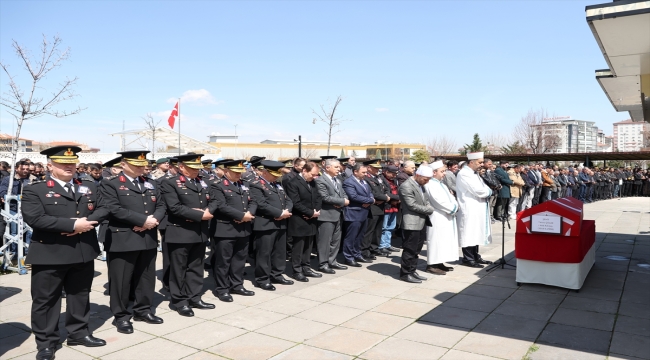 Başkentte trafik kazasında şehit olan Jandarma Astsubay Çolak son yolculuğuna uğurlandı