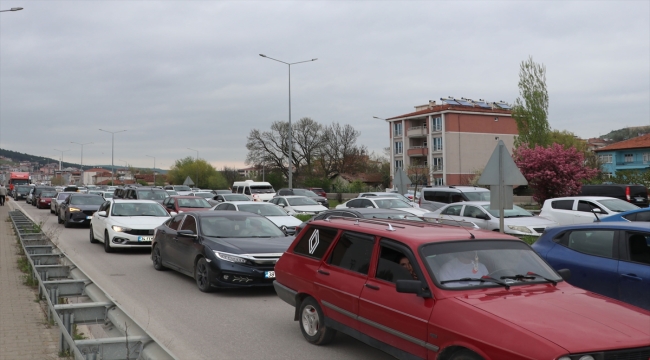 Bayram tatili dönüşü Samsun-Ankara kara yolunda yoğunluk yaşanıyor