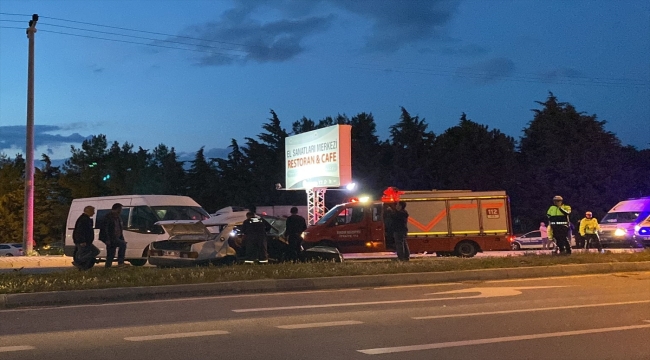 Burdur'da minibüsle çarpışan otomobilin sürücüsü öldü, 3 kişi yaralandı 