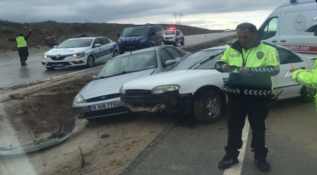 Çorum'da zincirleme trafik kazasında 12 kişi yaralandı