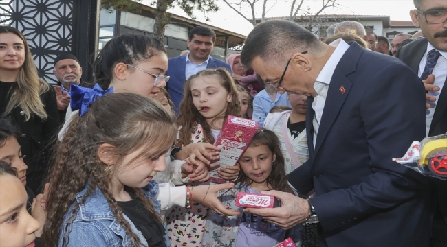 Cumhurbaşkanı Yardımcısı Oktay Sincan'ın Mülk köyünde vatandaşlarla bayramlaştı