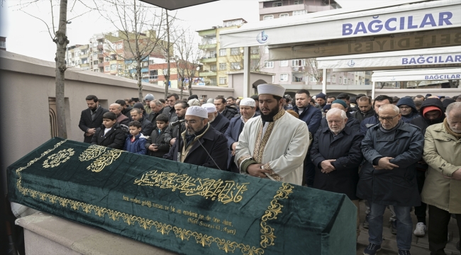 Deprem bölgesi dönüşü kazada ölen Bağcılar Belediyesi çalışanları, son yolculuğuna uğurlandı