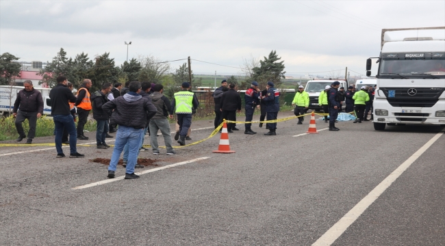 Diyarbakır'da hafif ticari araç yol çalışması yapan işçilere çarptı 