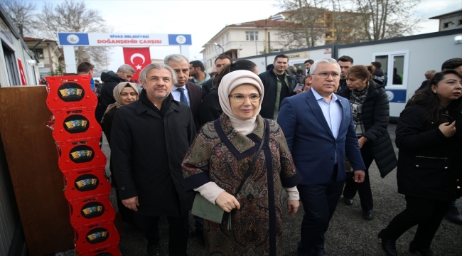 Emine Erdoğan, Malatya'da depremzedelerle bir araya geldi