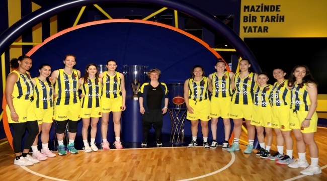 Fenerbahçe'nin kazandığı FIBA Kadınlar Avrupa Ligi kupası, müzesinde