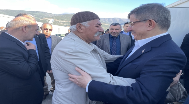 Gelecek Partisi Genel Başkanı Davutoğlu, Nurdağı'nda bayram namazının ardından konuştu