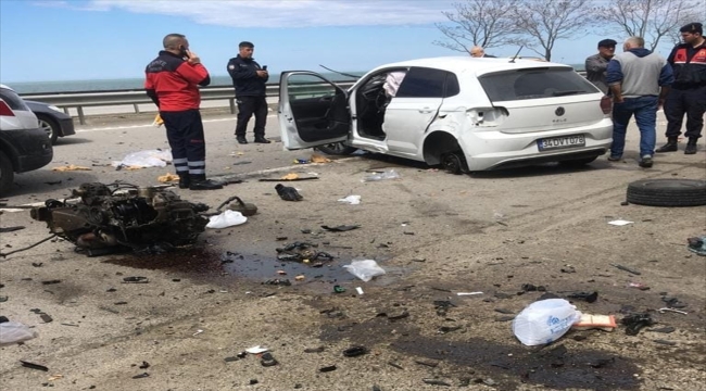 Giresun'da istinat duvarına çarpan otomobildeki 3 kişi yaralandı