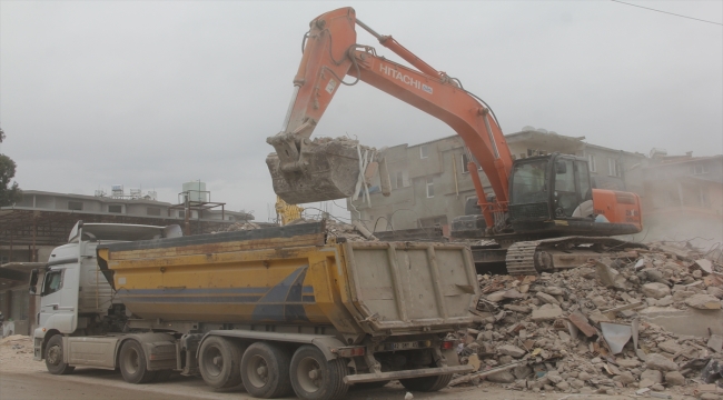 Hatay'da bina yıkım ve enkaz kaldırma çalışmaları 58 mahallede yapılıyor