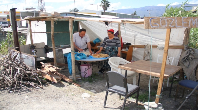 Hatay'da depremzede kadın gözleme yaparak aile bütçesine katkı sağlıyor