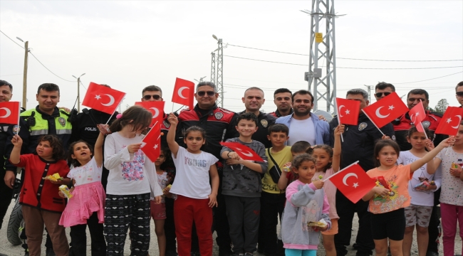 Hatay'da polislerden depremzede çocuklara moral etkinliği