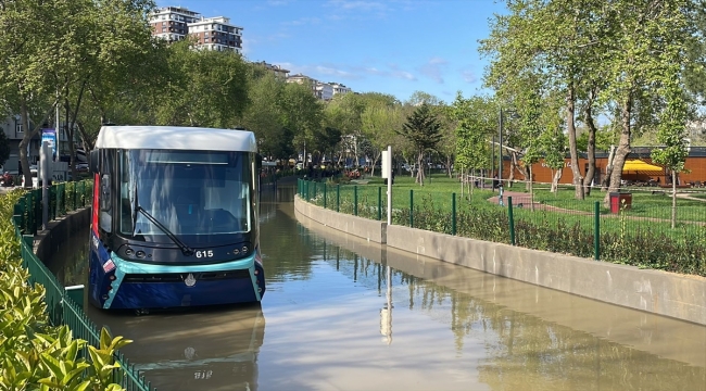 İstanbul'da isale hattına verilen zarar, tramvay seferlerini aksattı 