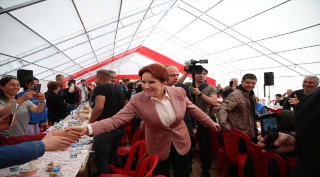 İYİ Parti Genel Başkanı Meral Akşener, Malatya'da depremzedelerle buluştu