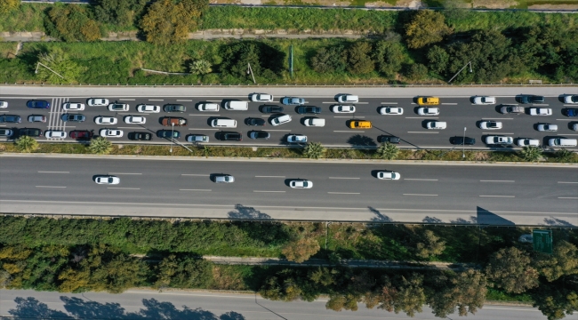 İzmir'de bayram trafiği yoğunluğu 