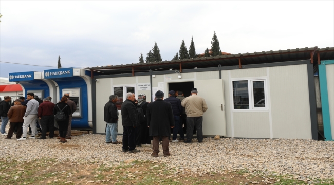 Kahramanmaraş'ta bankacılık hizmeti konteyner ve mobil araçlarla verilmeye devam ediliyor