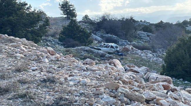 Karaman'da dağ yolunda takla atan cipteki 5 kişi öldü