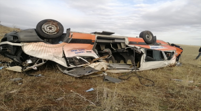 Kayseri'de cenaze nakil aracının devrilmesi sonucu 2 kişi öldü, 3 kişi yaralandı