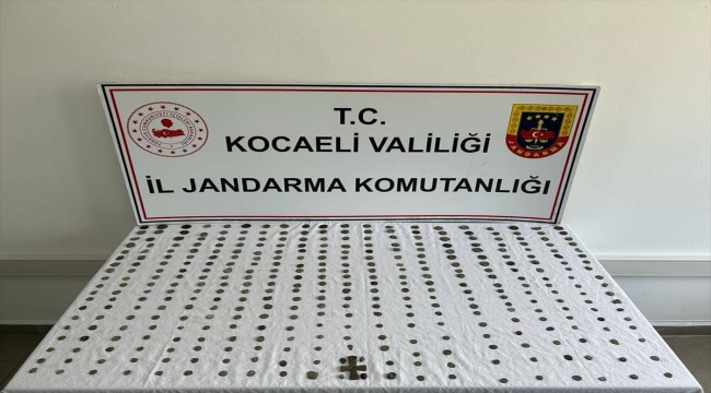 Kocaeli'de 498 sikkenin ele geçirildiği operasyonda 2 zanlı yakalandı