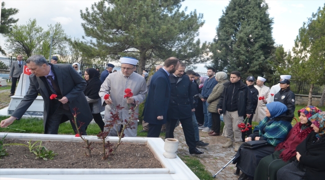 Kütahya'da arife günü şehitlikler ziyaret edildi