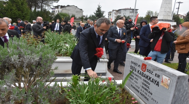 Milli Eğitim Bakanı Mahmut Özer, Ordu'da şehitliği ziyaret etti 