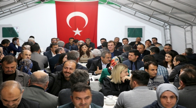 Milli Eğitim Bakanı Özer, öğretmenlerle bir araya geldiği iftar programında konuştu