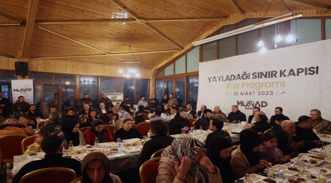 Milli Savunma Bakanı Akar, Yayladağı'nda depremzedelerle iftarda bir araya geldi